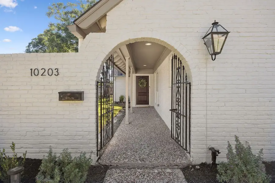 10203 Meadow Lake Lane, Houston, TX 77042 - Image #2