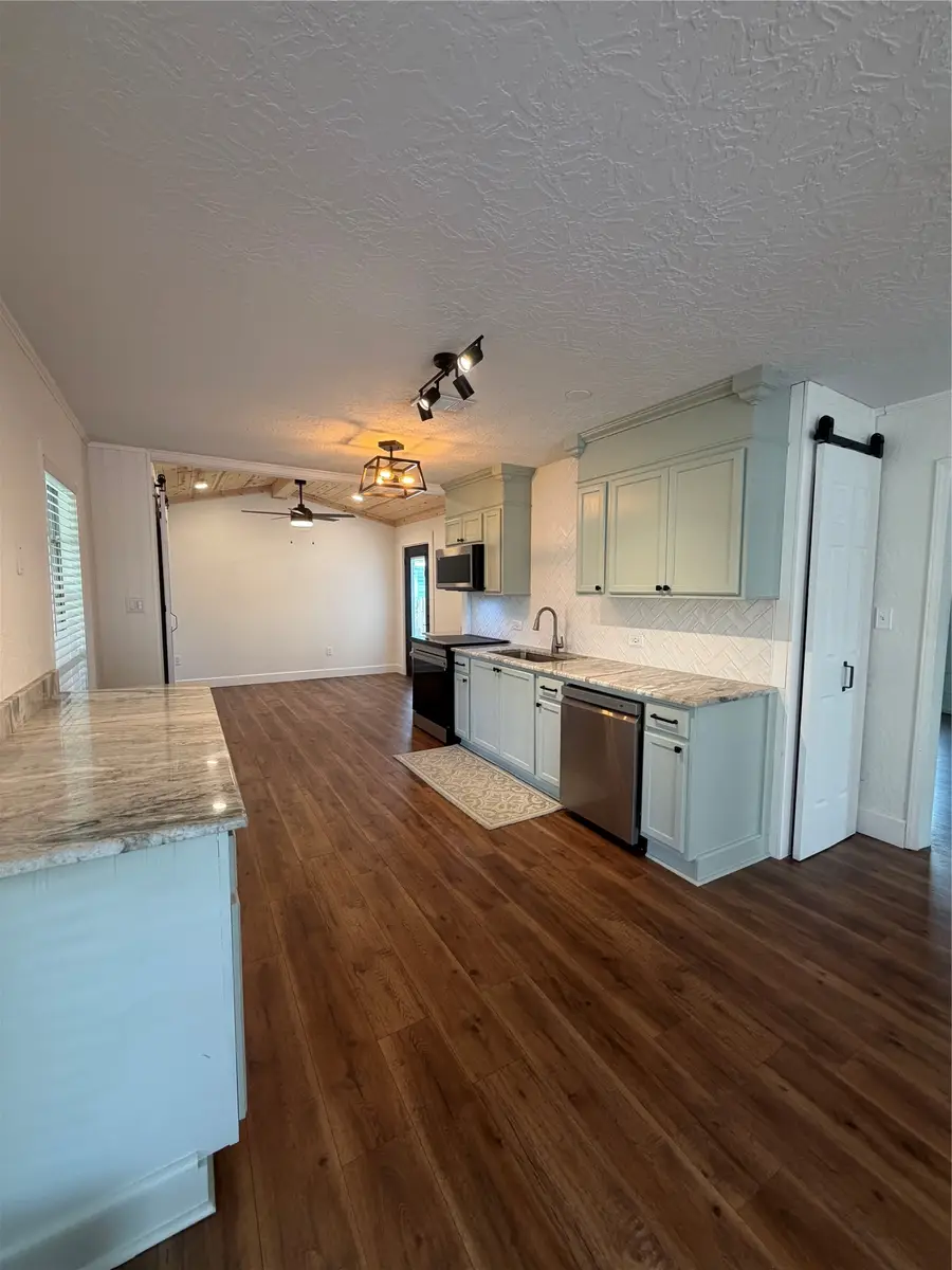 52 Periwinkle Court, Lake Jackson, TX 77566 - #2