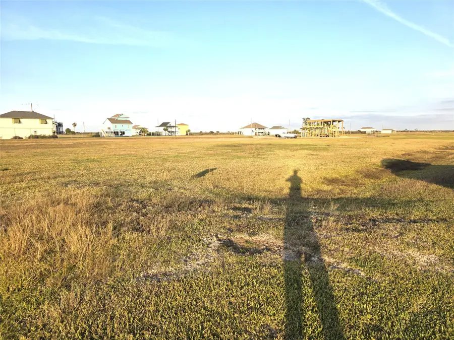 1 Mockingbird Lane, Anahuac, TX 77514 - Image #3