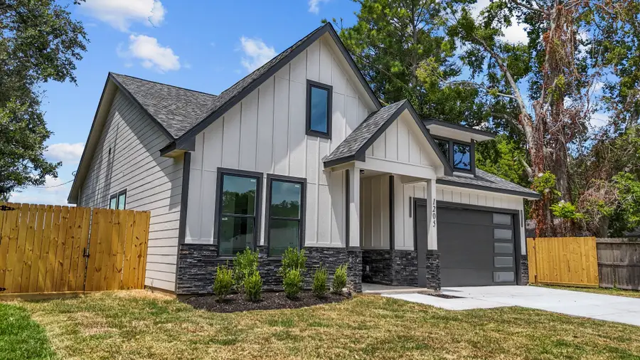 1205 Jarrett Street, Liberty, TX 77575 - Image #2