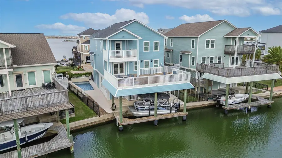 429 Jeanie Lynne Circle, Tiki Island, TX 77554 - #2