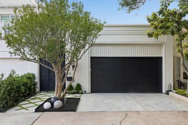 10 S Briar Hollow Lane #15, Houston, TX 77027
