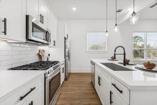 5621 Azores, Houston, TX 77091