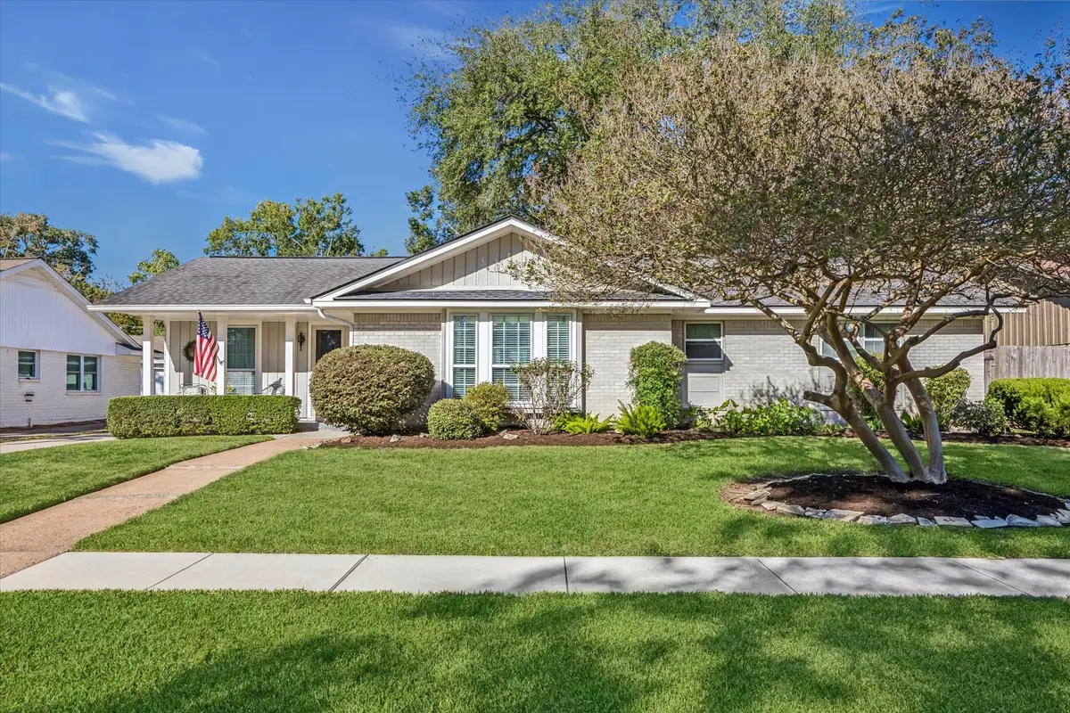 10443 Collingswood Road, La Porte, TX 77571 - Image #1