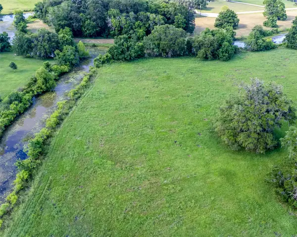 543 Pony Trail, Angleton, TX 77515