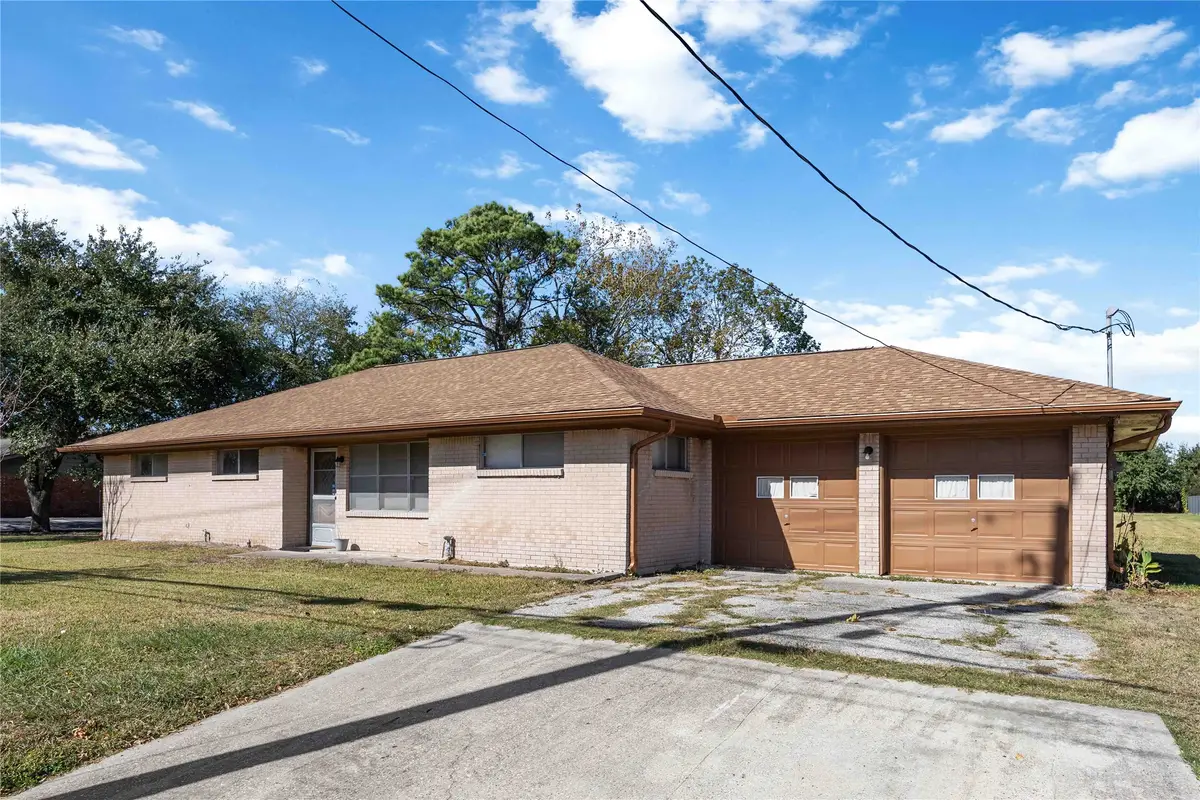 615 Massey Tompkins Road, Baytown, TX 77521 - Image #1