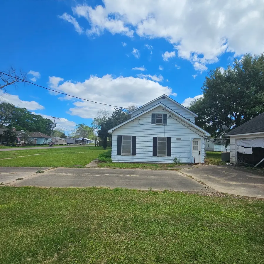 565 W Hartel Street, Sour Lake, TX 77659 - #2