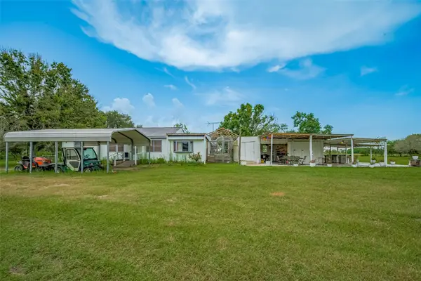 2316 Green Meadows Drive, Sealy, TX 77474