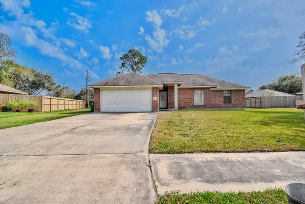 1144 Thomas Drive, Angleton, TX 77515