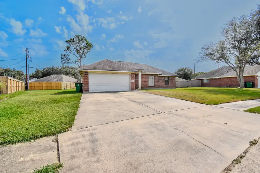1144 Thomas Drive, Angleton, TX 77515 - Image #2