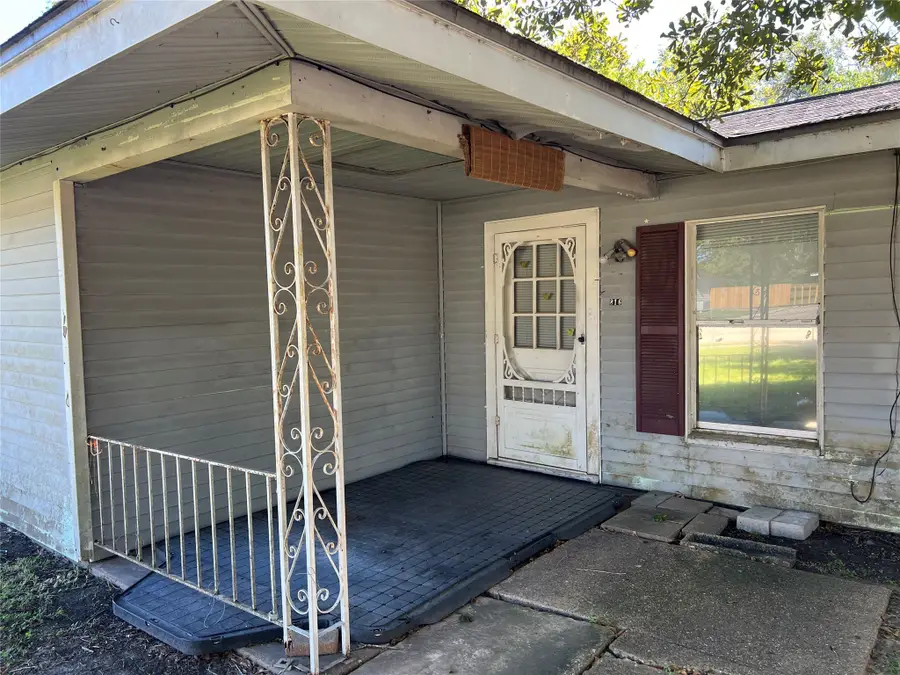 816 E Wilkins Street, Angleton, TX 77515 - Image #2