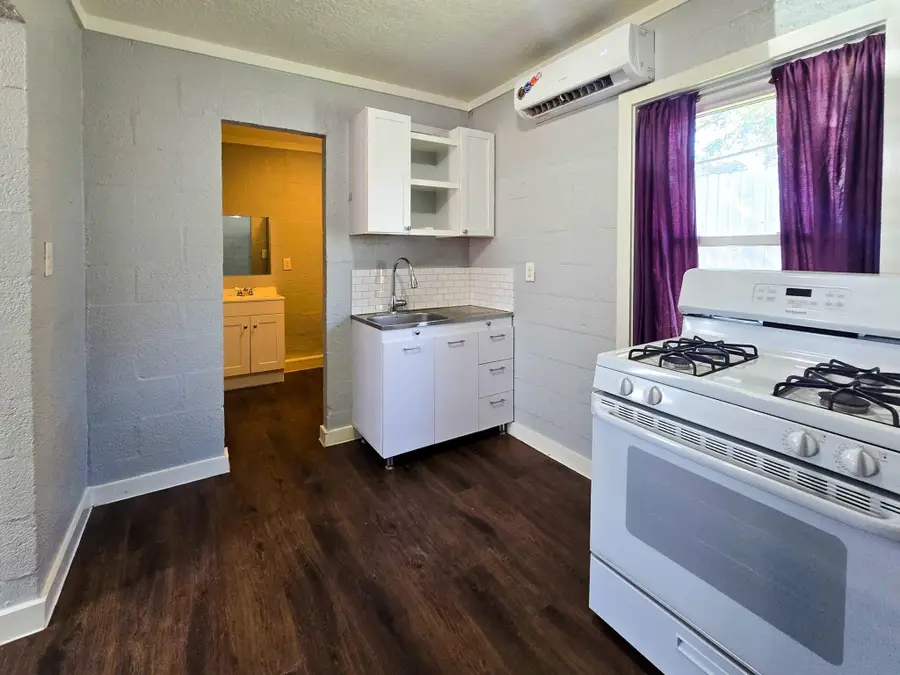 415 N Beauregard Street #3, Alvin, TX 77511 - Image #3