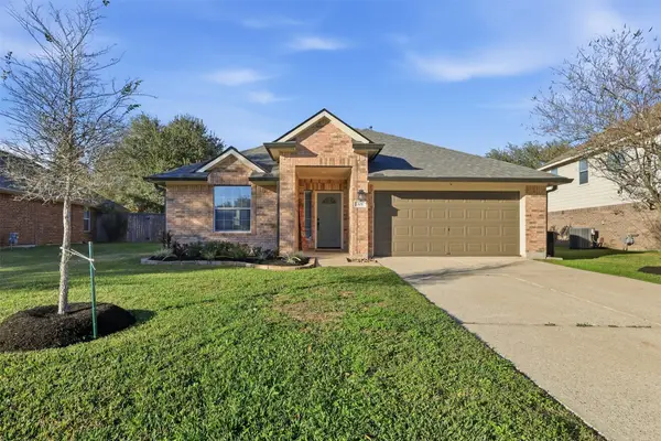 203 Colony Lake Lane, Dickinson, TX 77539