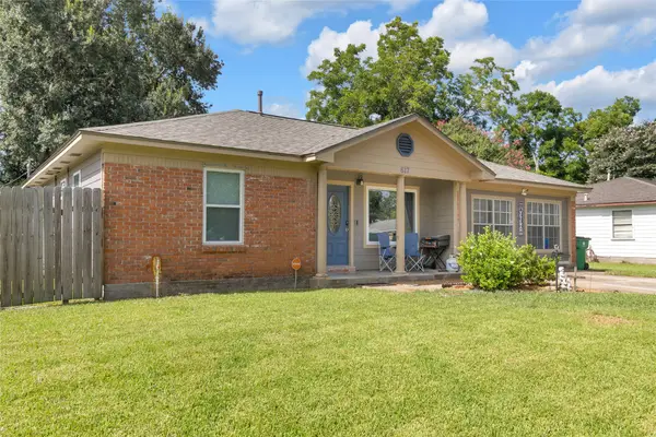 617 Catalpa Street, Angleton, TX 77515