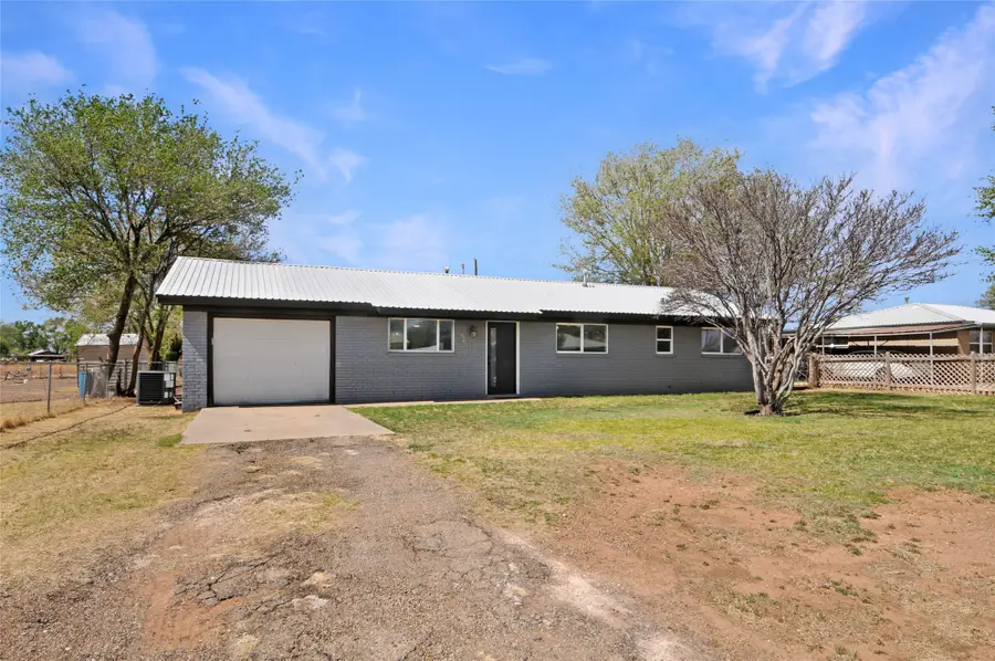 904 Avenue D, Bovina, TX 79009 - #2
