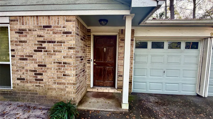 98 E Mistybreeze Circle, The Woodlands, TX 77381 - Image #2