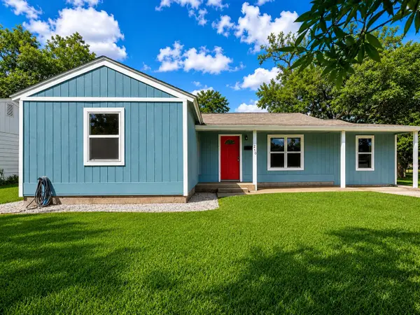 210 Laurel Street, Lake Jackson, TX 77566