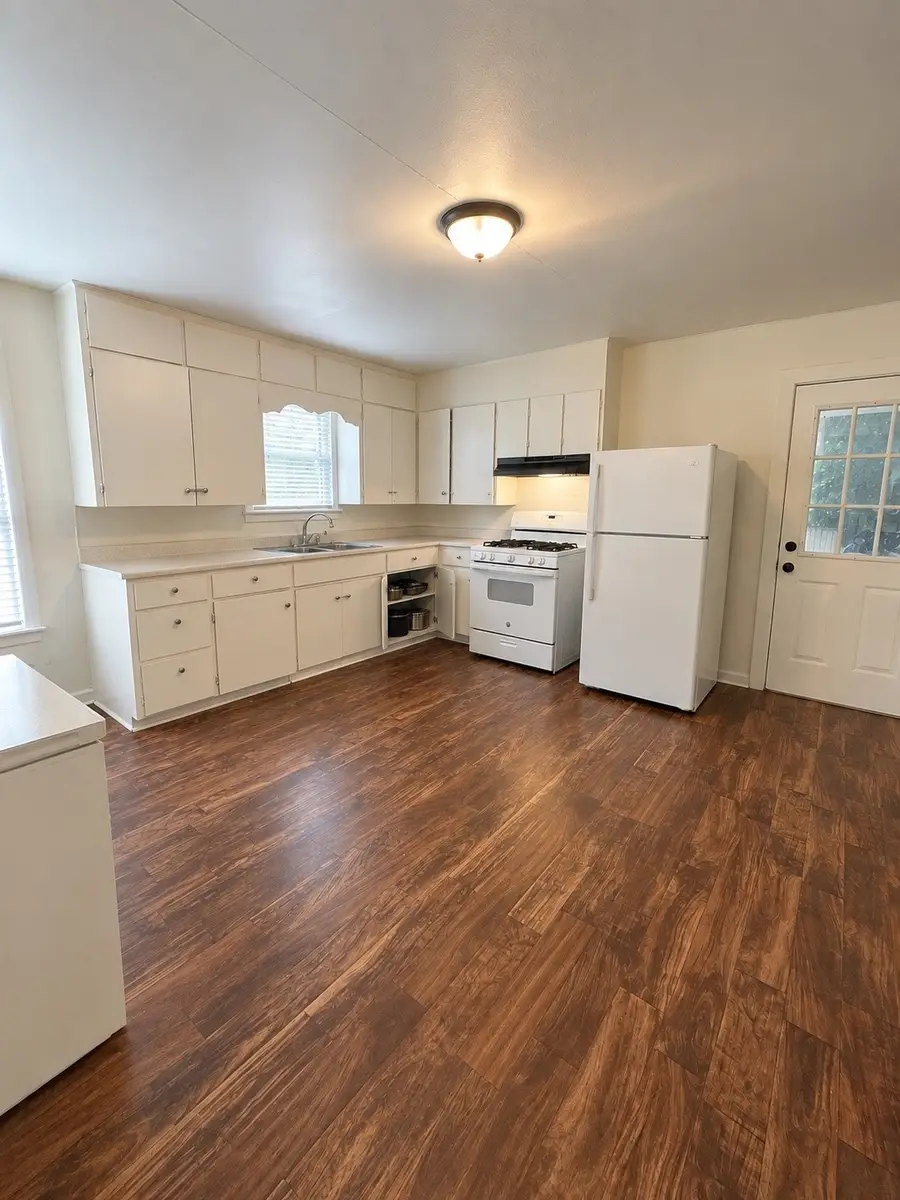 1006 Barnhill, Brenham, TX 77833 - #2