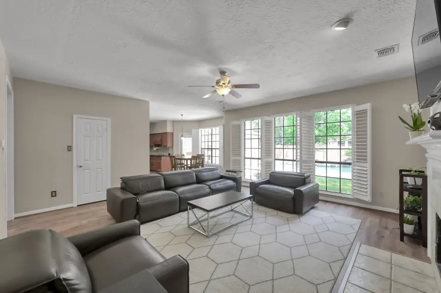 2 S Duskwood Place, The Woodlands, TX 77381 - #2