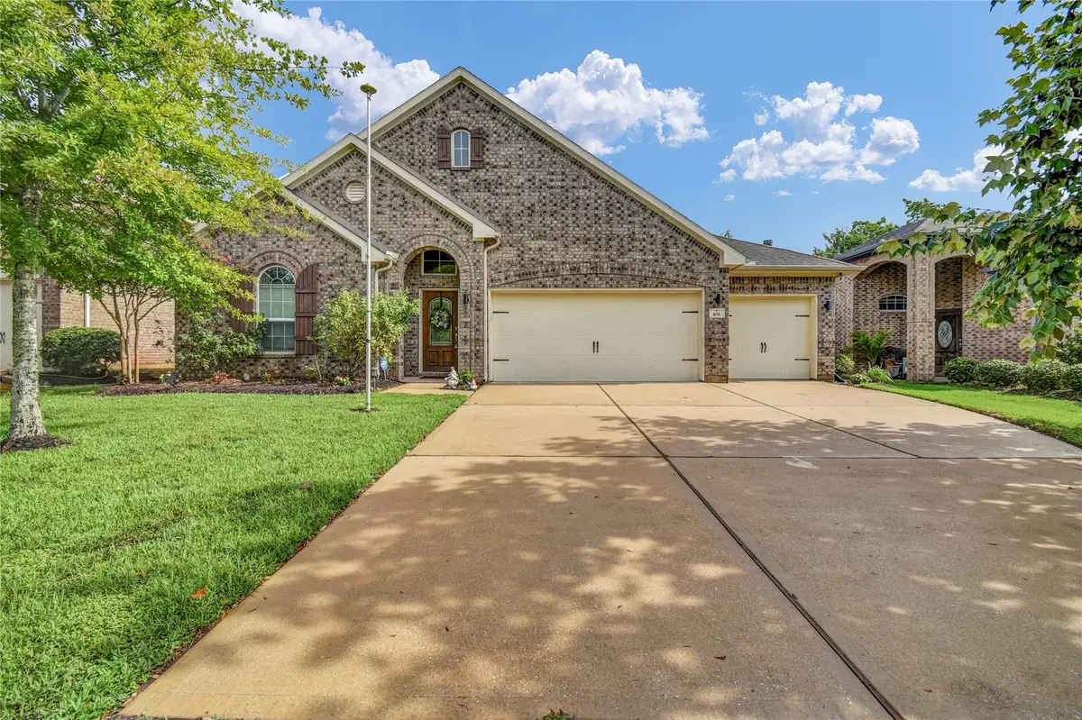 108 Woodridge Crossing, Clute, TX 77531 - #1