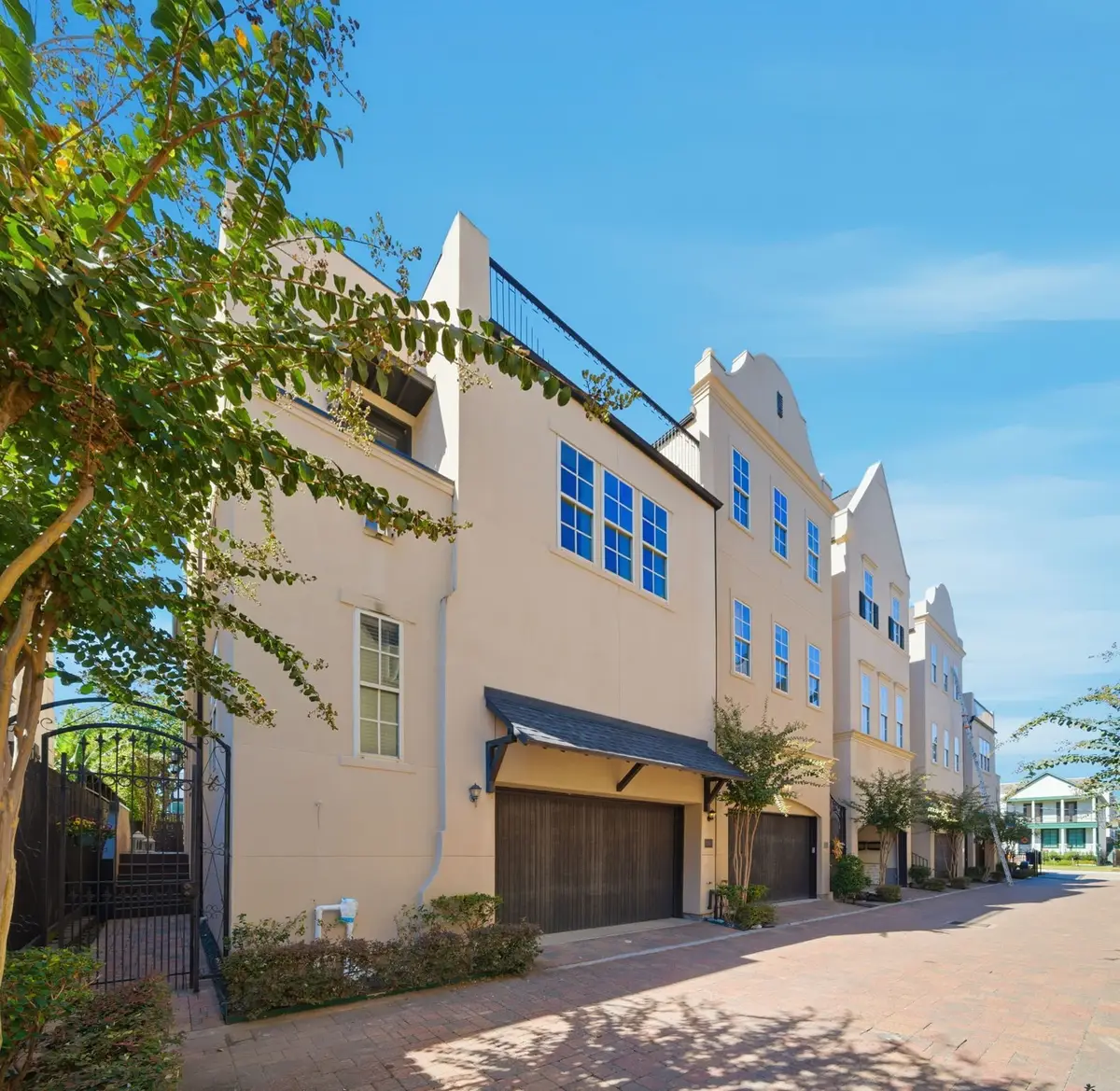 1360 W 25th Street, Houston, TX 77008 - Image #1