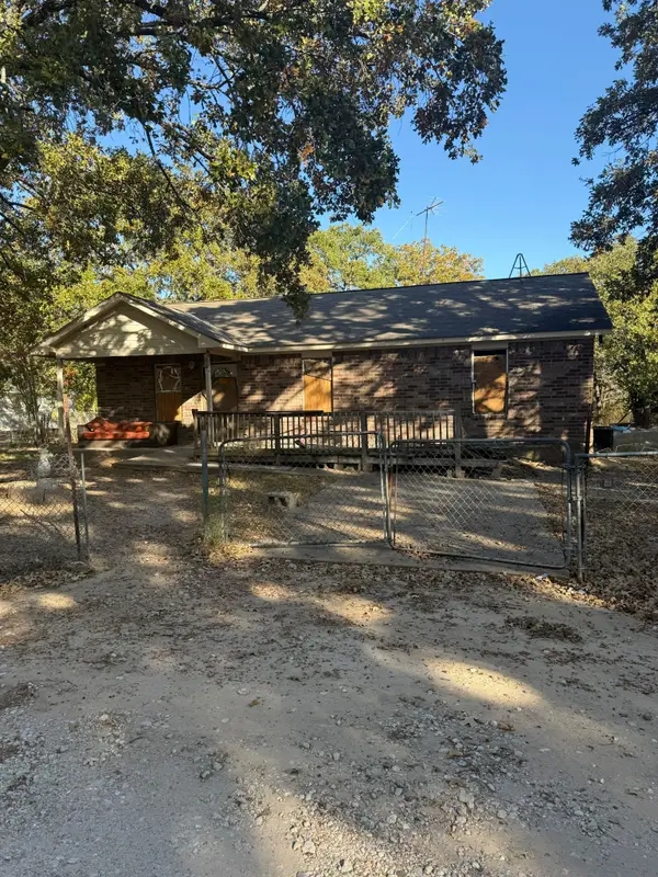 9826 Amy Dr, Quinlan, TX 75474