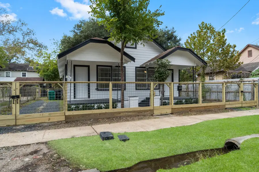 1615 Mckee Street, Houston, TX 77009 - #3