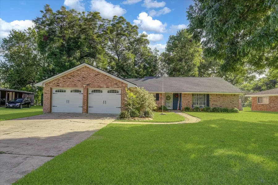 109 Southern Oaks Drive, Lake Jackson, TX 77566 - #2