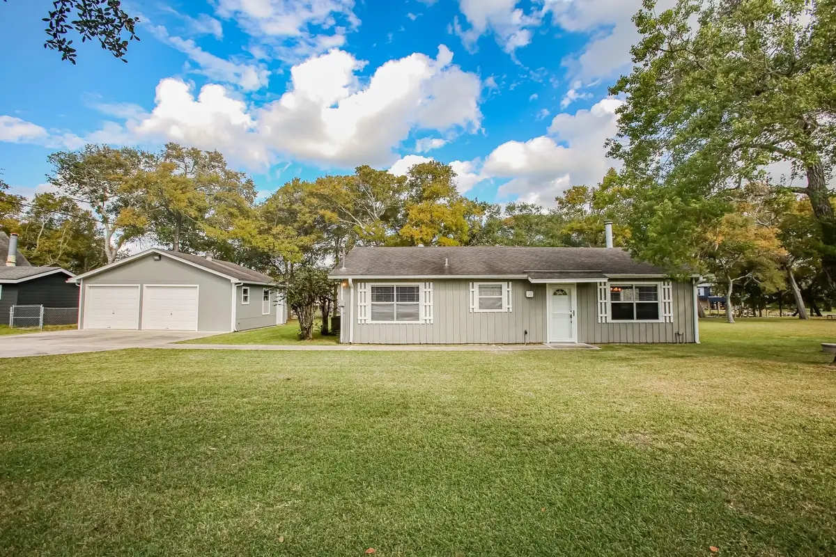 141 Private Road 652, Sargent, TX 77414 - Image #1