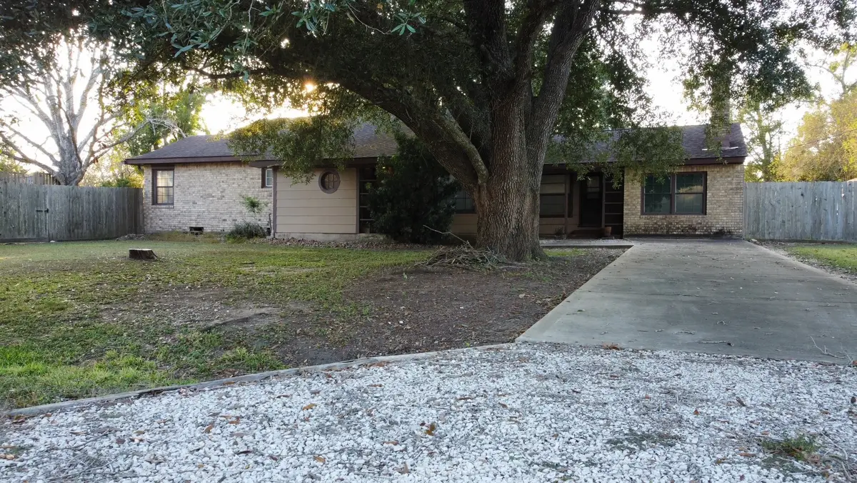 3706 College Street, Damon, TX 77430 - Image #1