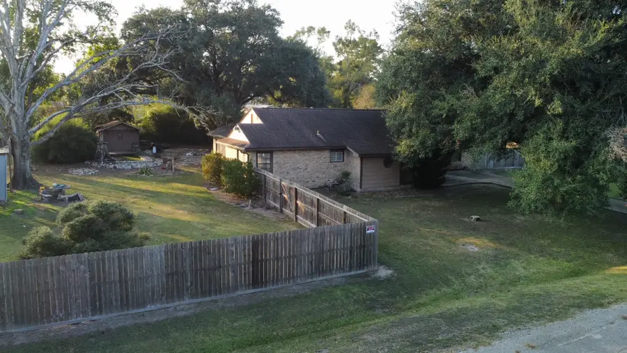 3706 College Street, Damon, TX 77430 - Image #2