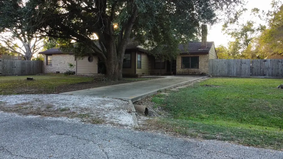 3706 College Street, Damon, TX 77430 - Image #3