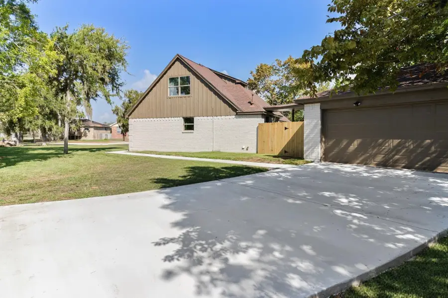 257 Briarcreek Street, Richwood, TX 77531 - Image #3