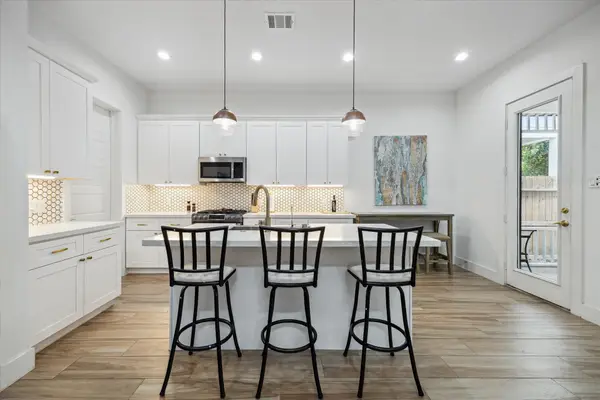 5021 Creekmont Drive, Houston, TX 77091