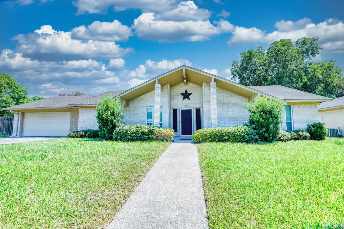 607 Rosewood Drive, Victoria, TX 77901 - #1