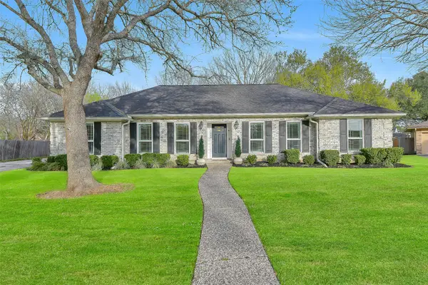 1909 Hunt Drive, Friendswood, TX 77546