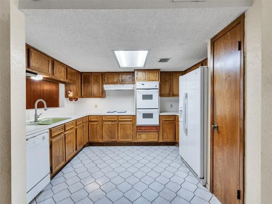 1320 Town Circle #1, Baytown, TX 77520 - #2