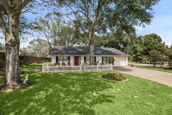 806 W Hacienda, Bellville, TX 77418