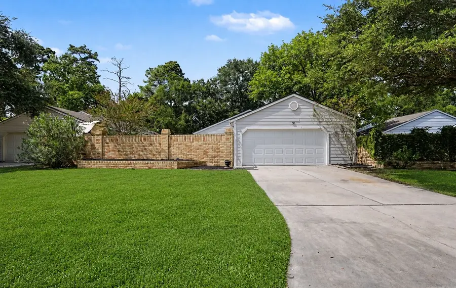 69 Wind Whisper Court, The Woodlands, TX 77380 - #2