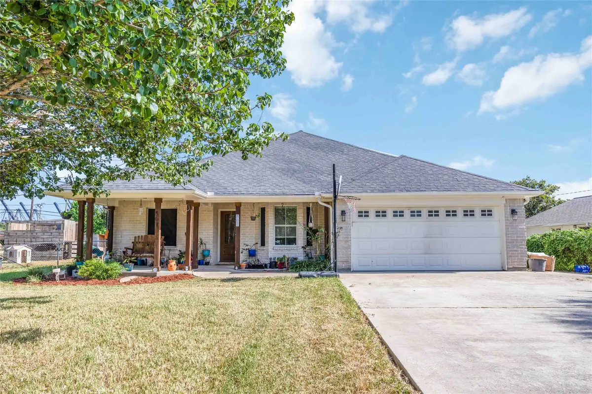 507 Shore Acres Boulevard, La Porte, TX 77571 - #1