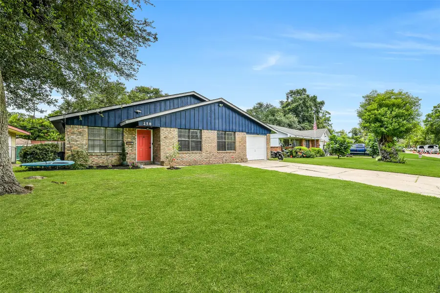 258 N Shanks Street, Clute, TX 77531 - #2