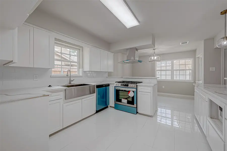 5622 Valkeith Drive, Houston, TX 77096 - #3