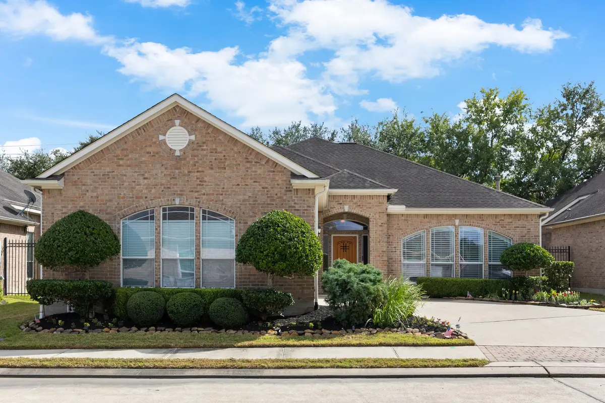 1531 Briar Bend Drive, Friendswood, TX 77546 - Image #1