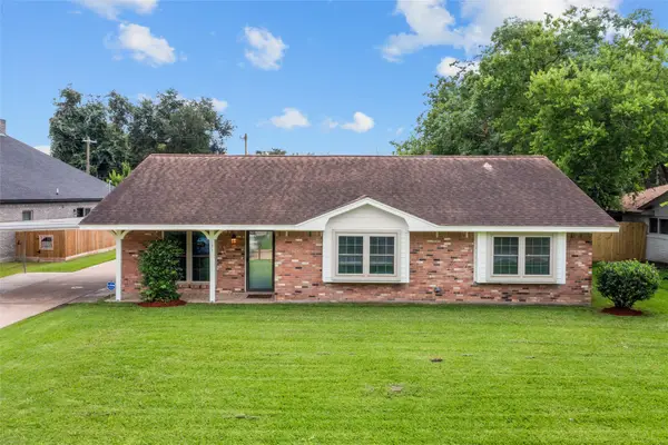 131 S Highland Terrace, League City, TX 77573