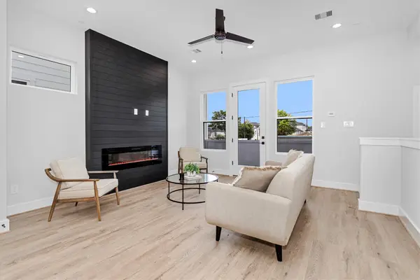 804 Schweikhardt St, Houston, TX 77020