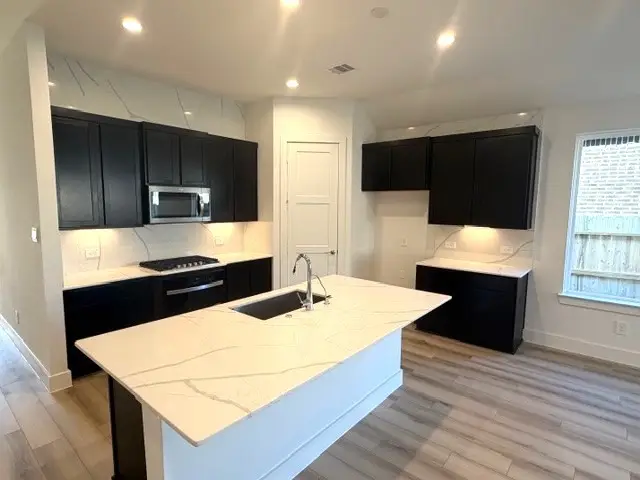 424 Summerset Landing, Conroe, TX 77304 - Image #2