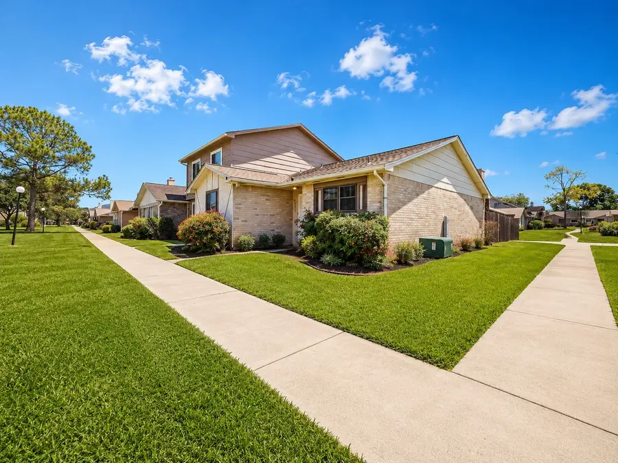 6517 S Briar Bayou Drive, Houston, TX 77072 - #2