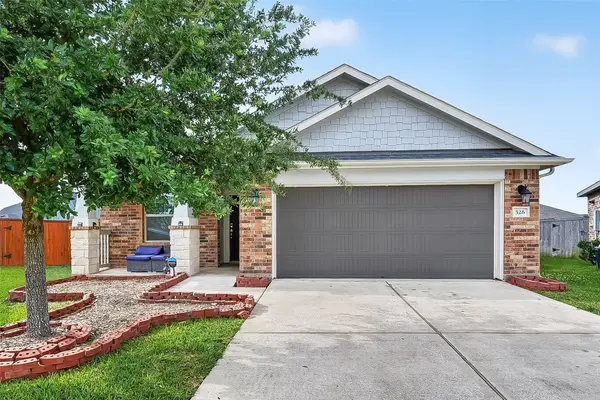 526 Heron Bay Circle, La Porte, TX 77571