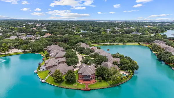 403 Brook Shore Court, Sugar Land, TX 77478