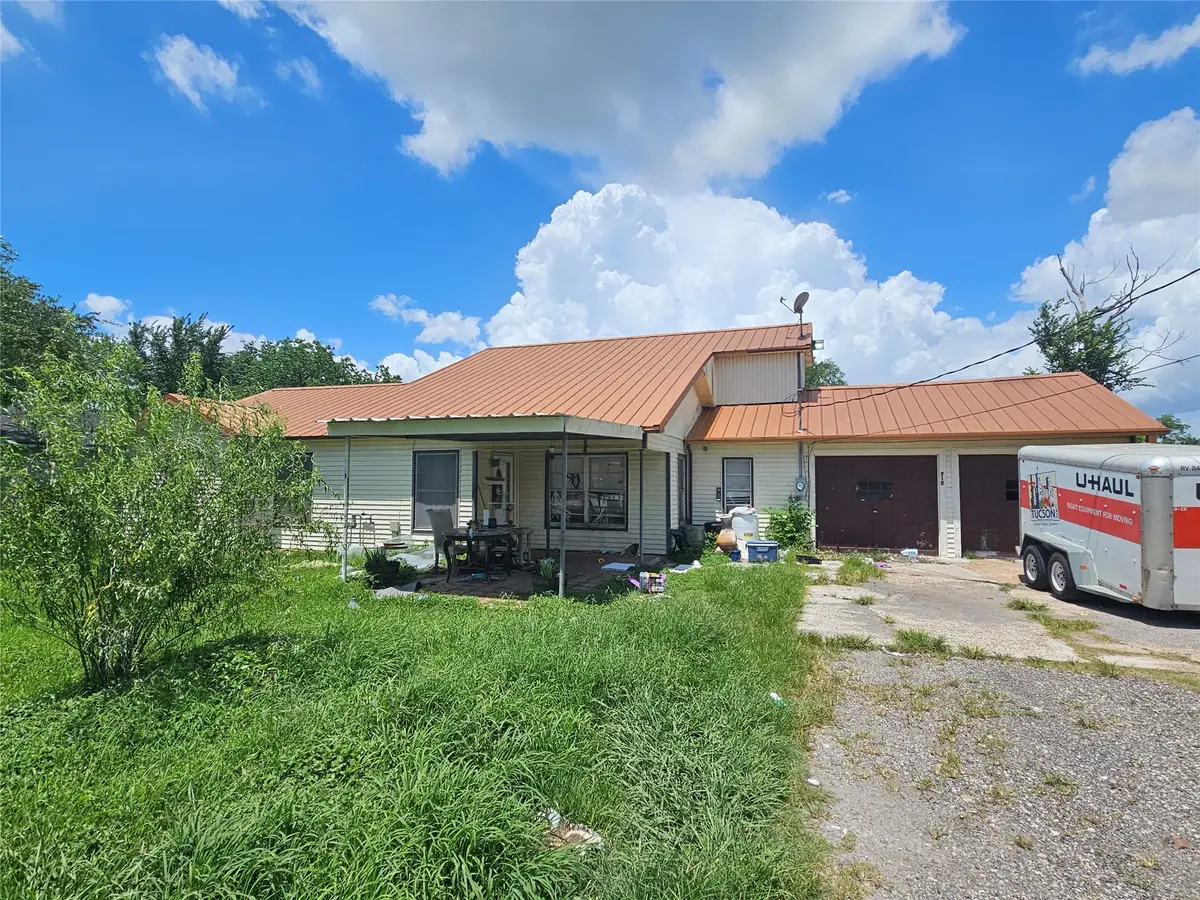 712 Oak Avenue, Highlands, TX 77562 - #1